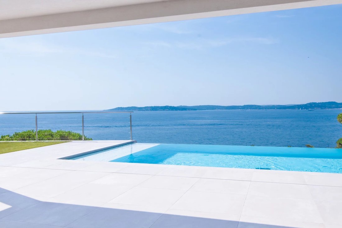 Villa in French Riviera, Provence-Alpes-Côte d'Azur, France 3 - 17139753