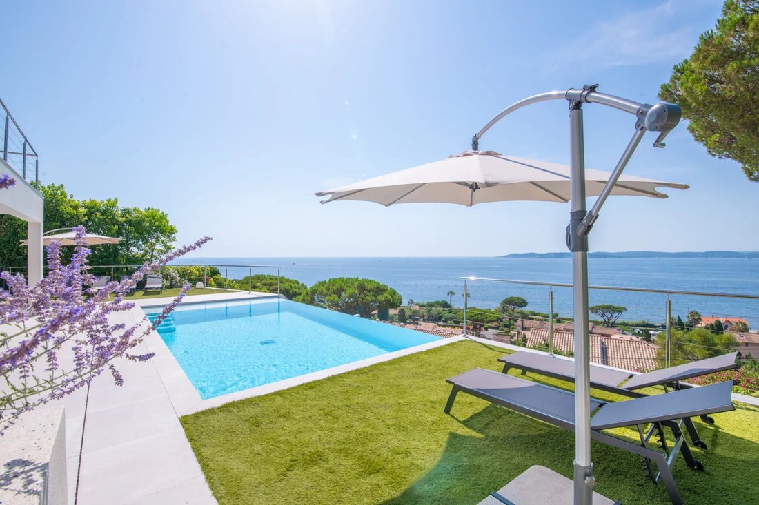 Villa in French Riviera, Provence-Alpes-Côte d'Azur, France 2 - 17139753