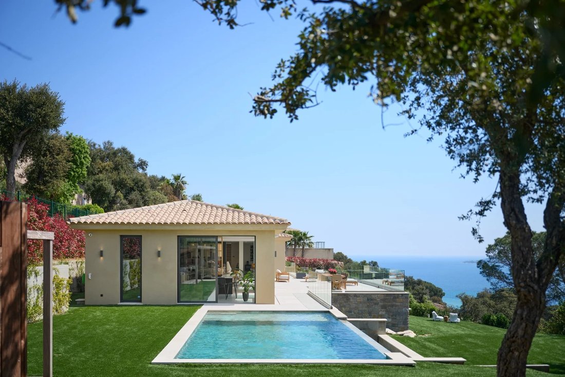 Villa in Grimaud, Provence-Alpes-Côte d'Azur, France 2 - 17139735