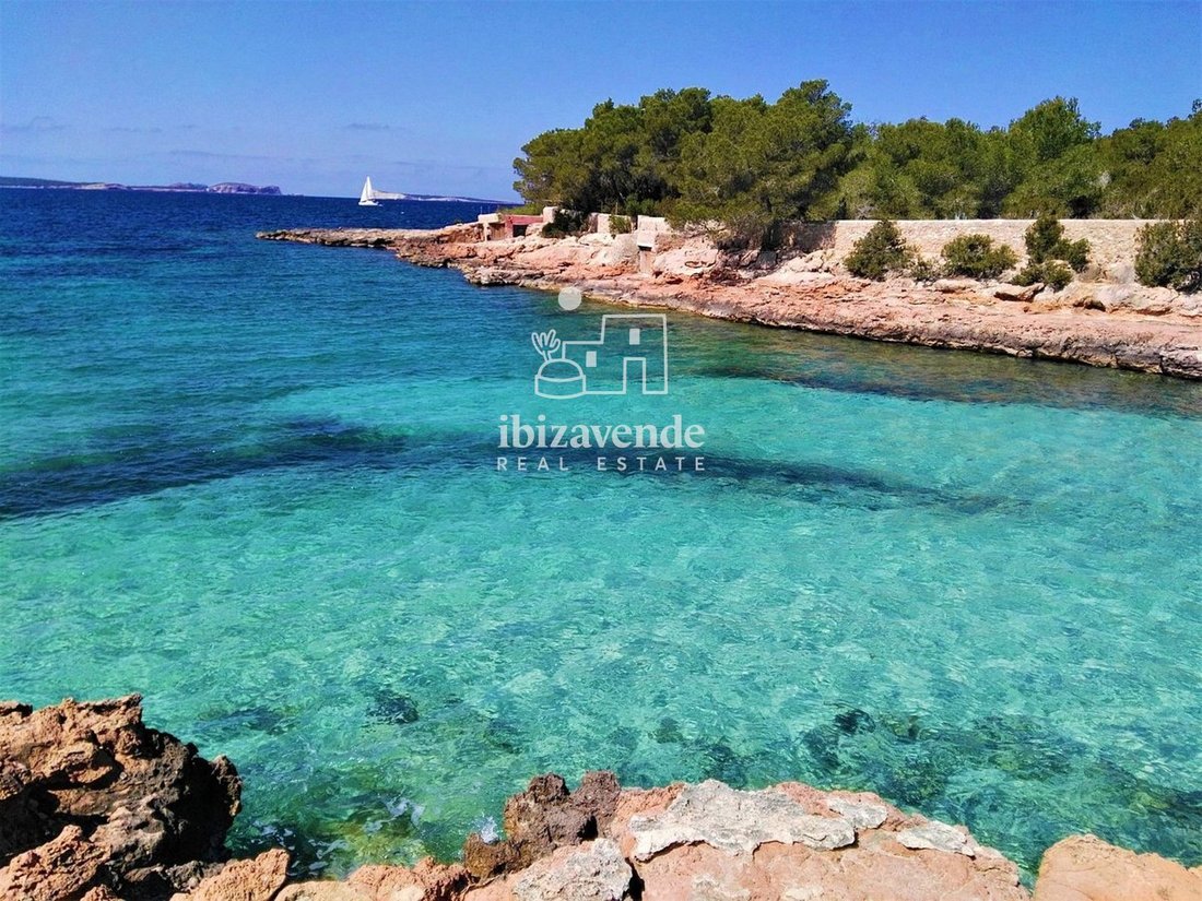 Villa in Sant Rafel de sa Creu, Sant Antoni de Portmany, Balearic Islands 1 - 17139812