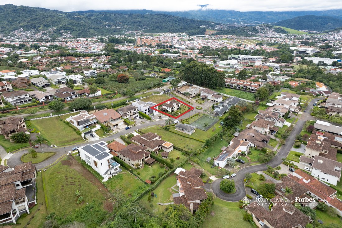 House in La Unión, La Unión, Costa Rica 5 - 13331921