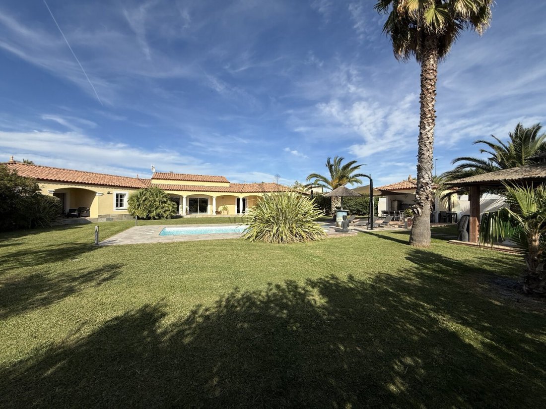 Villa in Ancien Hôpital, Beziers, France 2 - 17140125