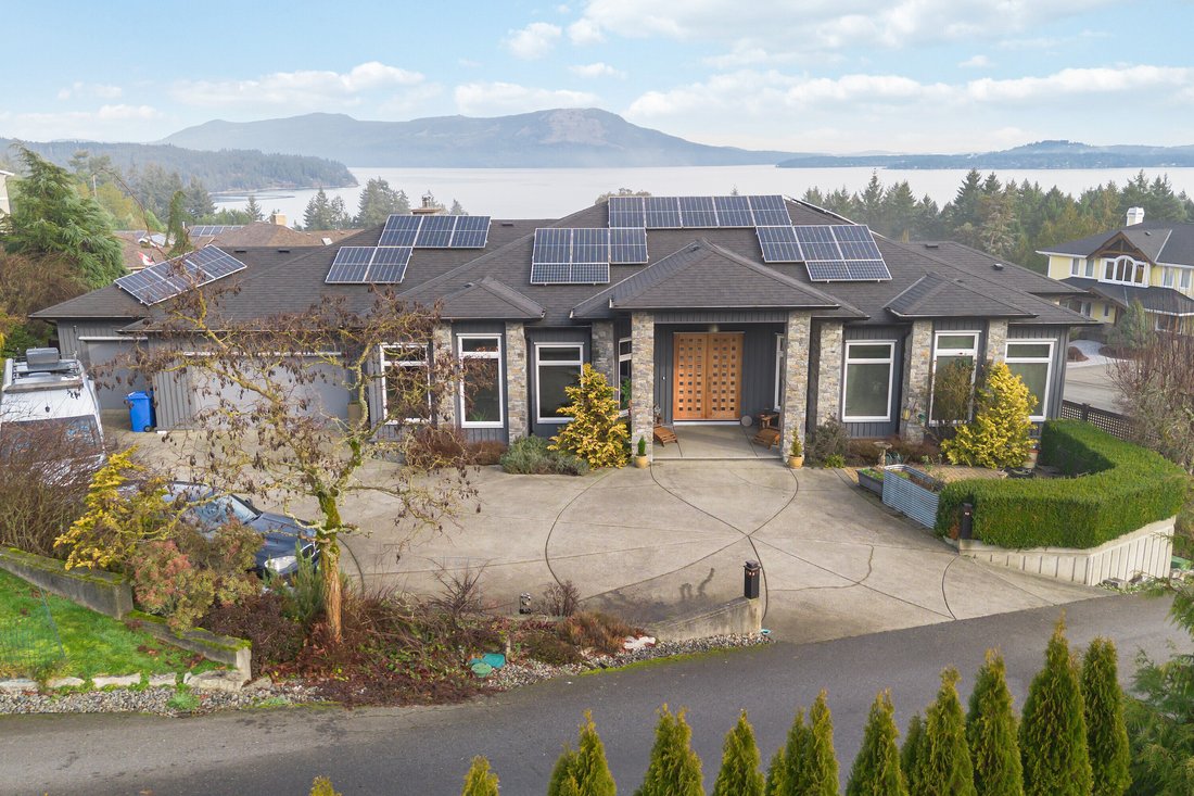 House in Mill Bay, British Columbia, Canada 2 - 17141291