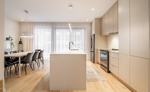 Casa a Sainte-Julie, Québec, Canada 1