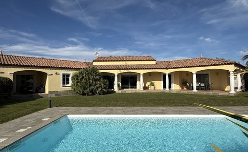Villa in Ancien Hôpital, Beziers, France 1