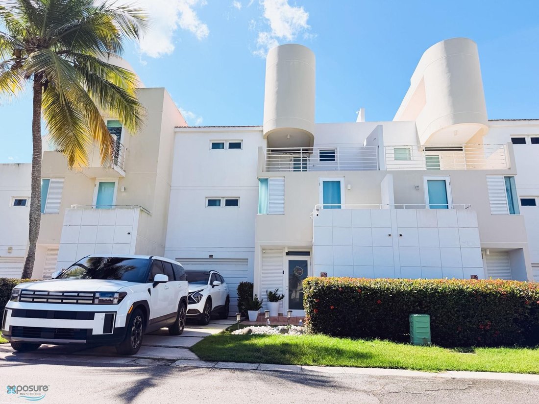Townhouse in Dorado, Dorado, Puerto Rico 1 - 17140019