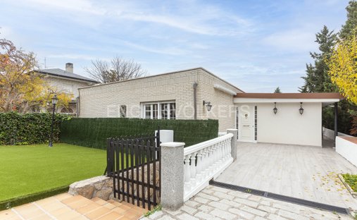 House in Boadilla del Monte, Community of Madrid, Spain 1