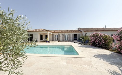 Estate in Servian, Occitania, France 1