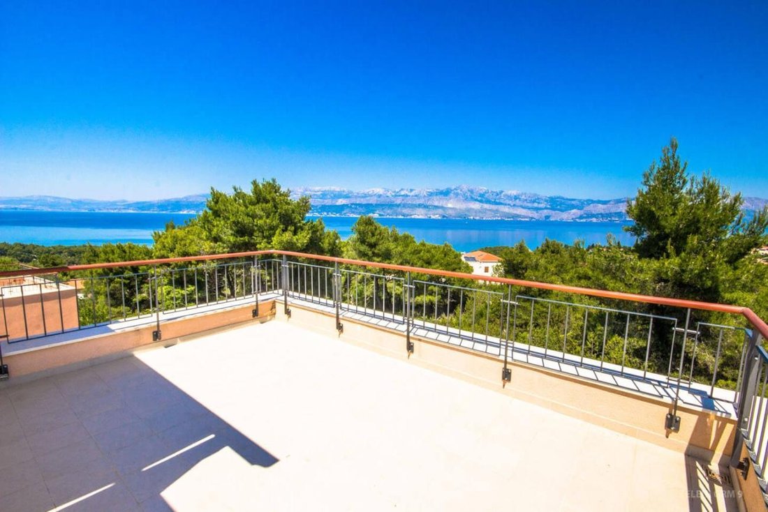 Villa in Splitska, Split-Dalmatia County, Croatia 1 - 17143269