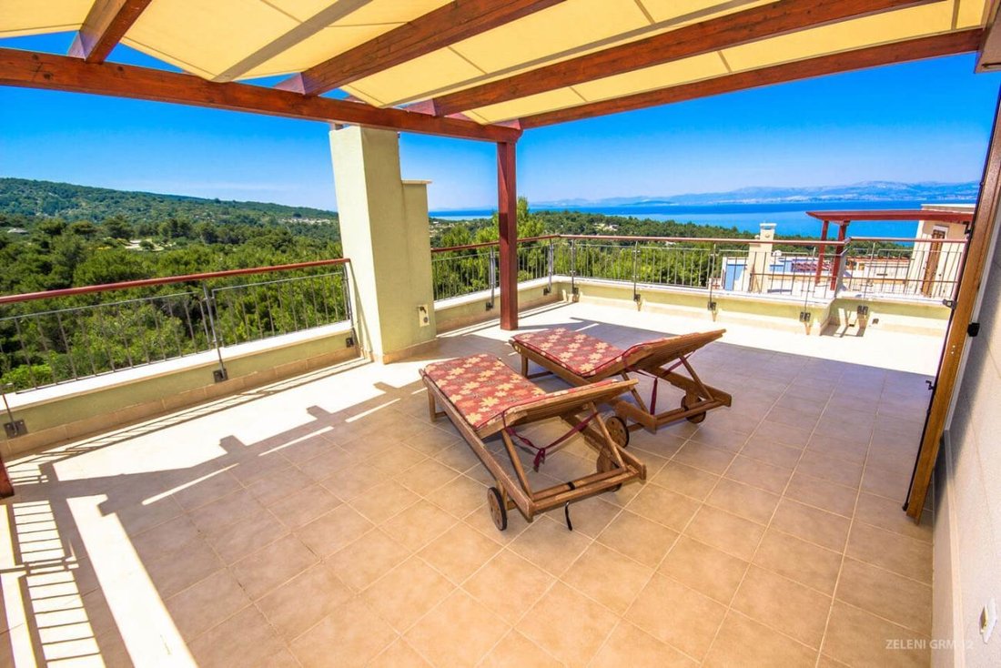Villa in Splitska, Split-Dalmatia County, Croatia 1 - 17143264