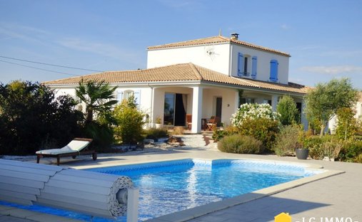 House in Saint-Fort-sur-Gironde, Nouvelle-Aquitaine, France 1