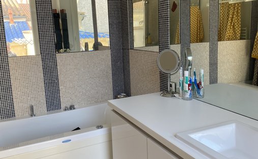 One Of Flat Roof Water Castle, Rochefort ( Commerical)