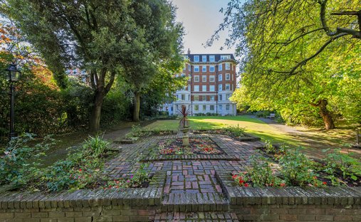 Apartment in St John's Wood, Westminster, England 1