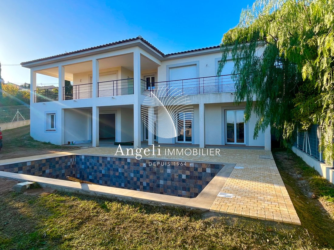 Villa in Frejus, Provence-Alpes-Côte d'Azur, France 1 - 17143019