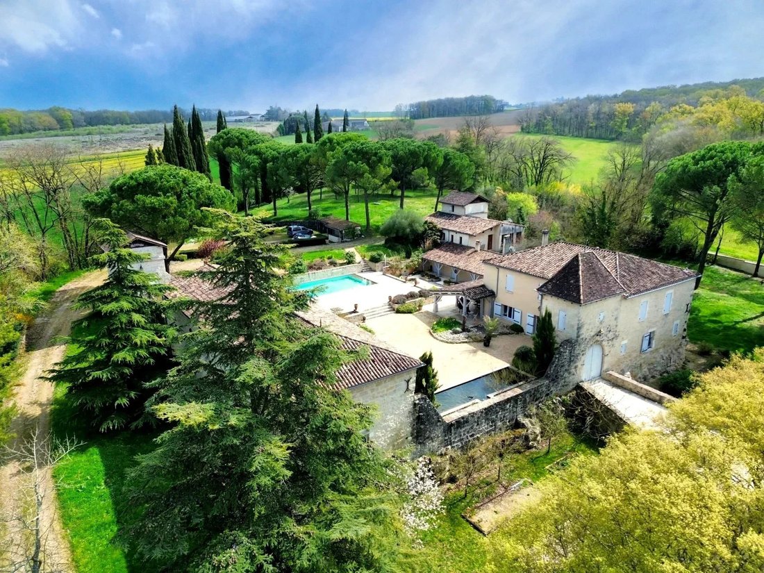 House in Gontaud-de-Nogaret, Nouvelle-Aquitaine, France 1 - 15422053