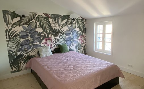 One Of Flat Roof Water Castle, Rochefort ( Commerical)