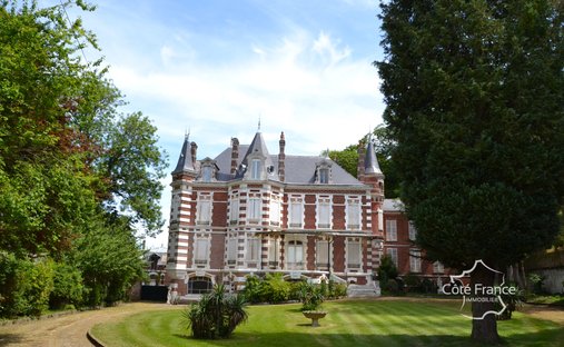Castle in Laon, Hauts-de-France, France 1