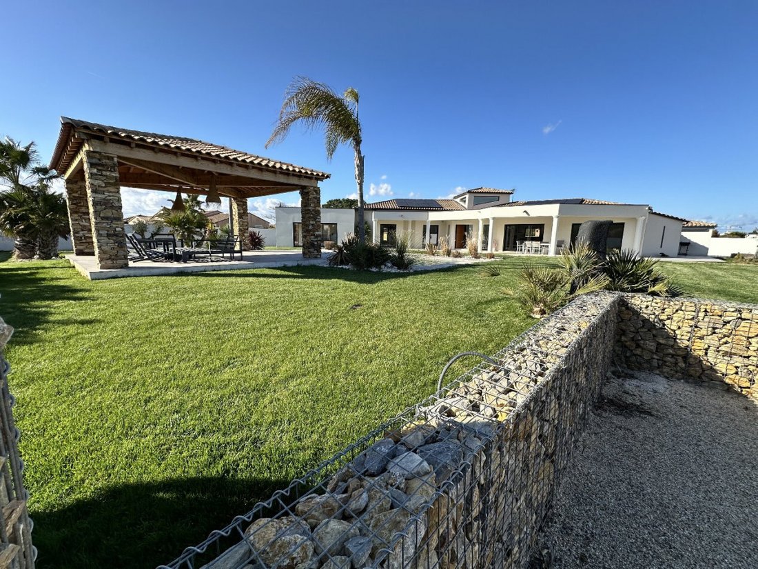 Villa in Ouest, Bessan, France 5 - 17140302
