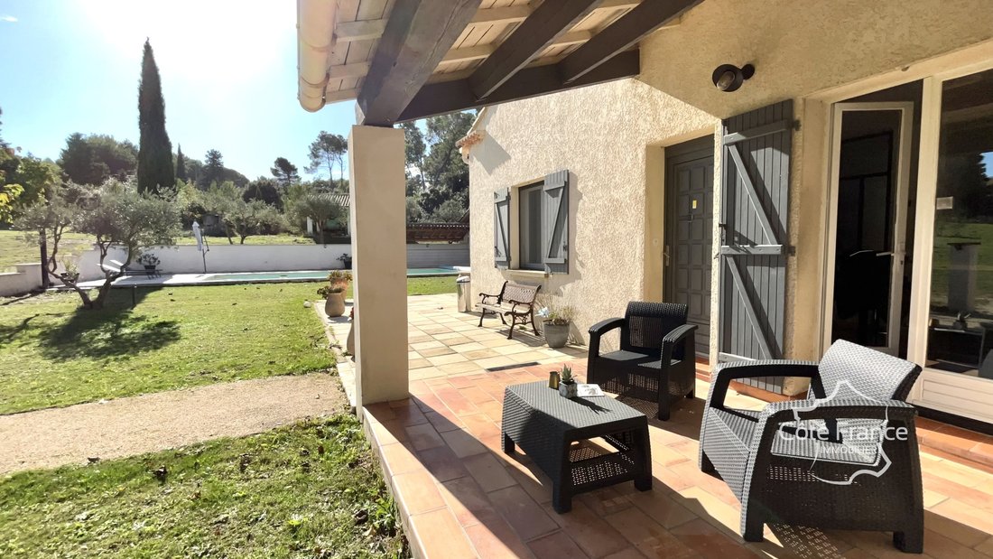 Estate in Eyragues, Provence-Alpes-Côte d'Azur, France 5 - 17140290