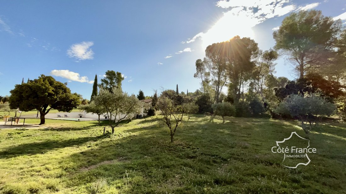 Estate in Eyragues, Provence-Alpes-Côte d'Azur, France 3 - 17140290