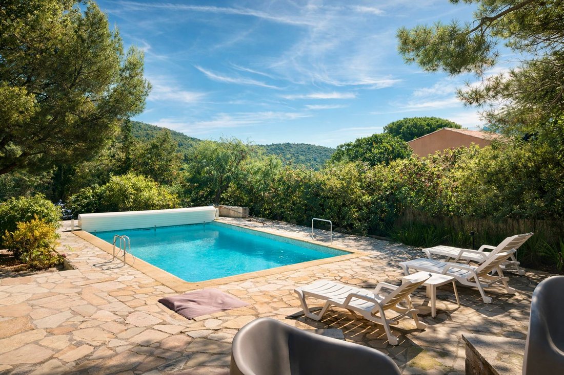 Villa in Les Issambres, Roquebrune-sur-Argens, France 3 - 17068473
