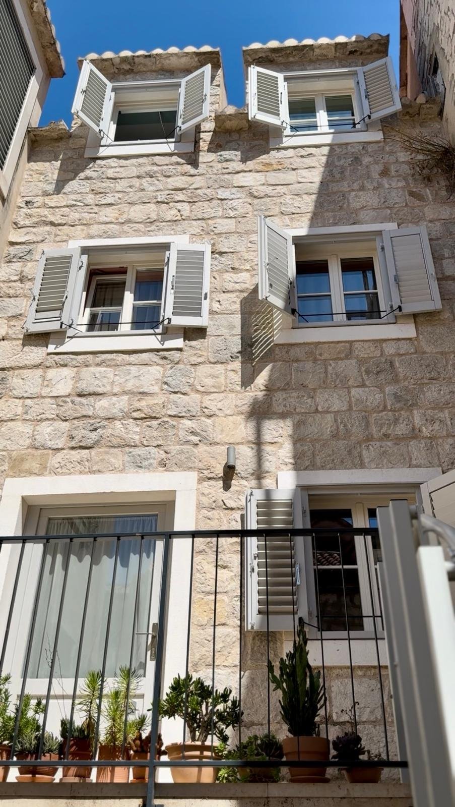 Varos, Split, Split-Dalmatia County 1 - 17143125