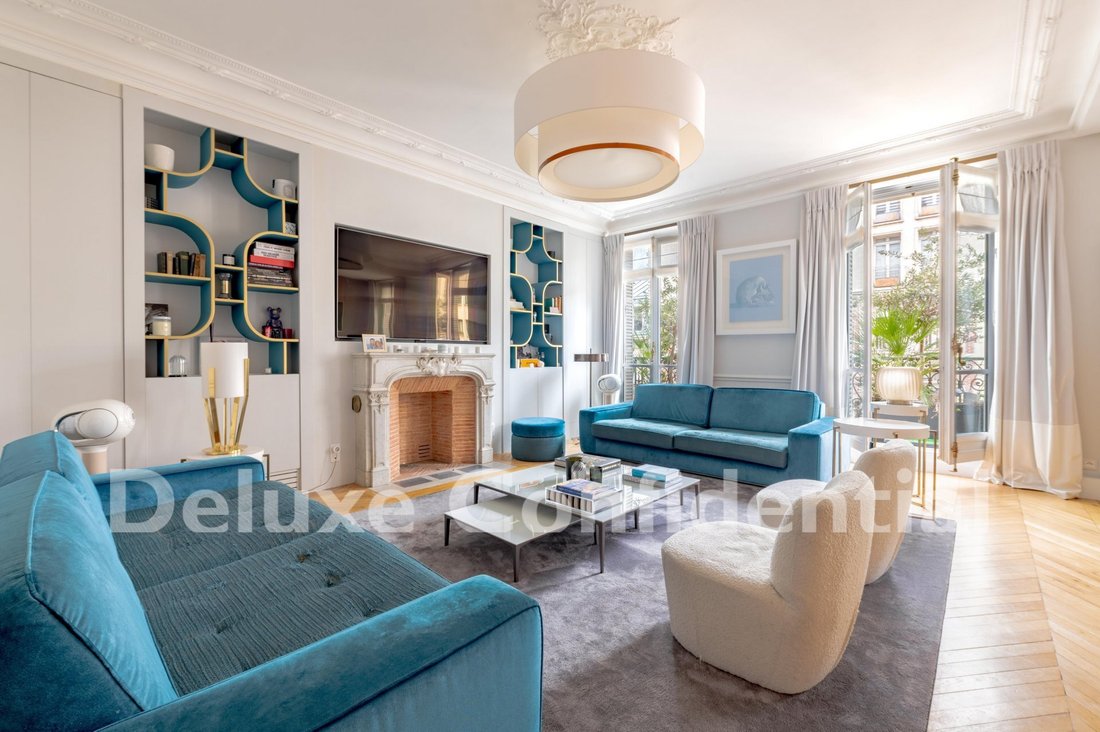 Apartment in Grange Aux Belles-Terrage, Paris 10e Arrondissement, Paris 2 - 17140473