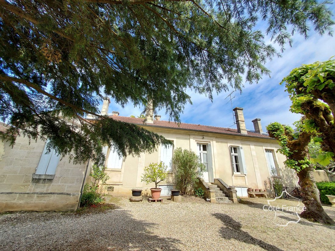 Estate in Cadillac-sur-Garonne, Nouvelle-Aquitaine, France 2 - 17140495