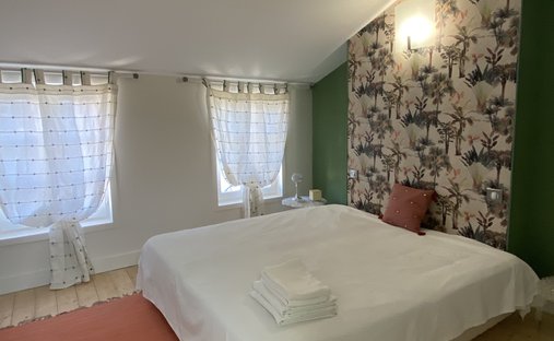 One Of Flat Roof Water Castle, Rochefort ( Commerical)