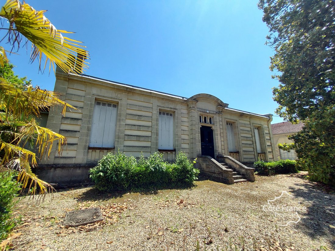 Estate in Cadillac-sur-Garonne, Nouvelle-Aquitaine, France 1 - 17140495