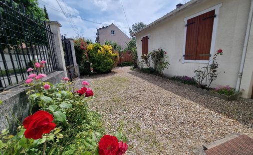Land in Plaine des Courlis, Croissy-sur-Seine, France 1