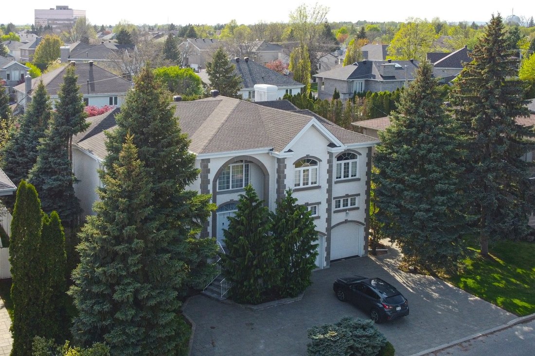 House in Kirkland, Quebec, Canada 1 - 17143605