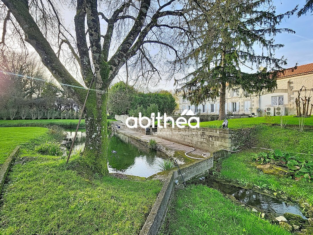 Estate in Mirambeau, Nouvelle-Aquitaine, France 2 - 17140303