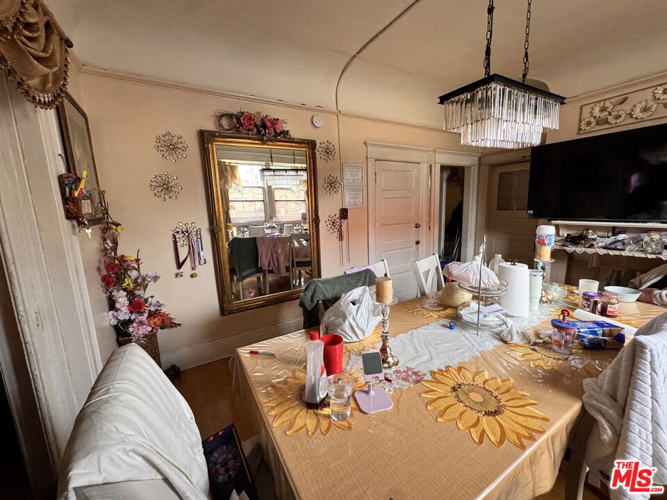 Los Angeles, California, United States 3 - 17142254