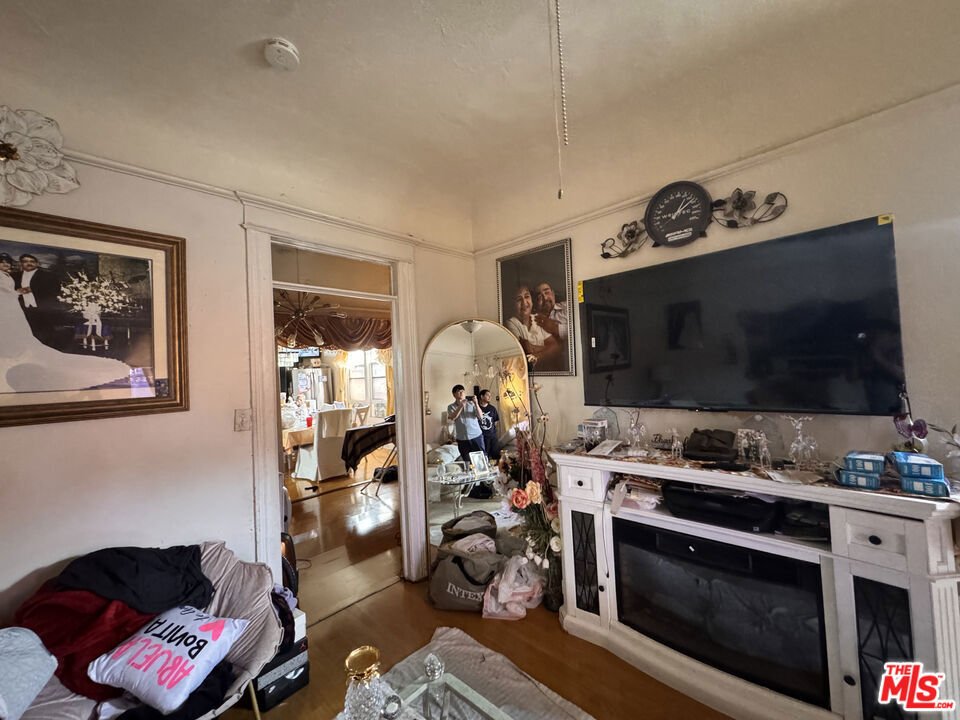 Los Angeles, California, United States 5 - 17142254