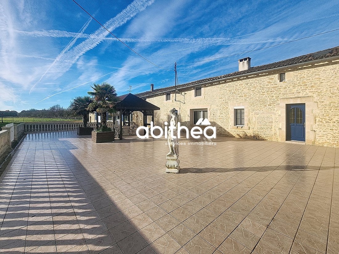 Estate in Villefagnan, Nouvelle-Aquitaine, France 2 - 17140150