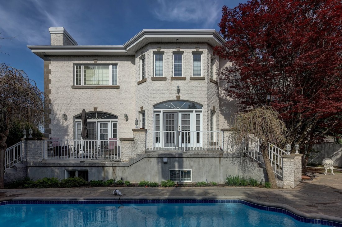 House in Kirkland, Quebec, Canada 4 - 17143605