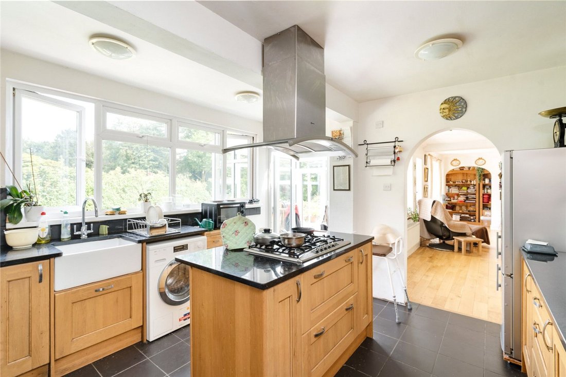 Bungalow in Woldingham, England 5 - 13586561