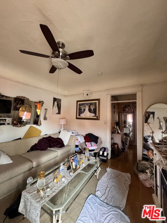 Los Angeles, California, United States 4 - 17142254