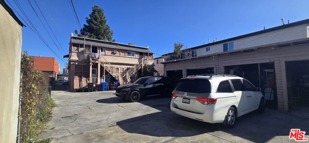 Los Angeles, California, United States 2 - 17142254