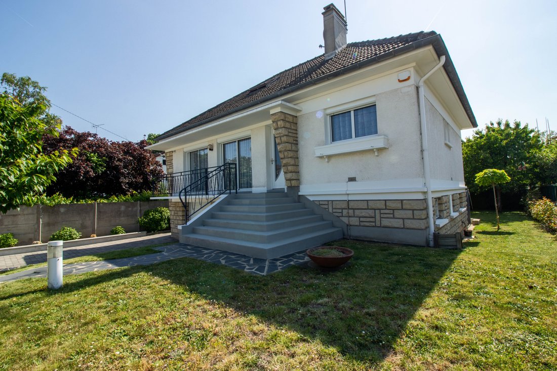 House in Yerres, Ile-de-France, France 2 - 17140888
