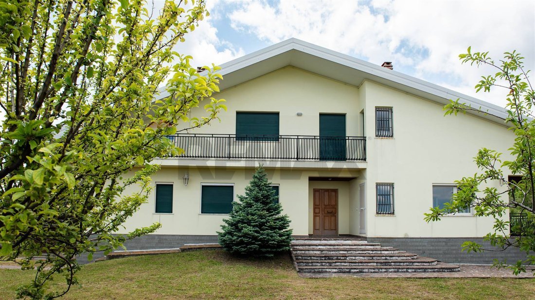 Villa in Torricella Peligna, Abruzzo, Italy 1 - 17143586