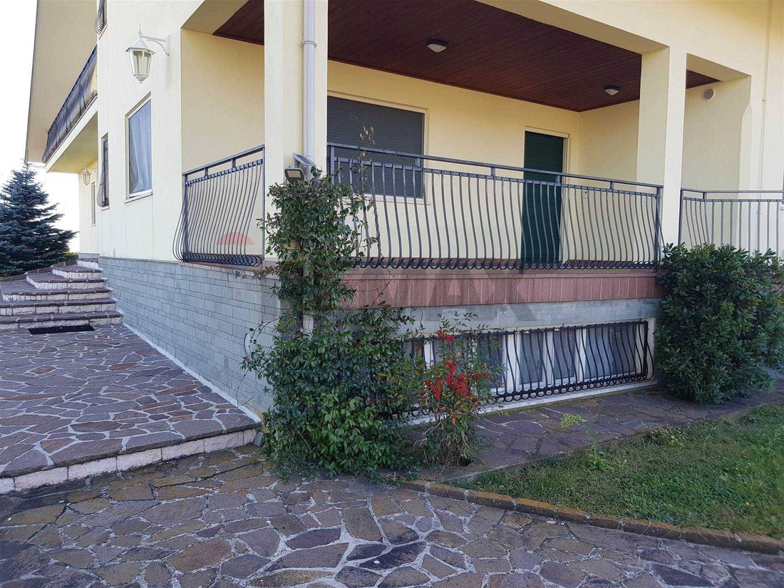 Villa in Torricella Peligna, Abruzzo, Italy 2 - 17143586