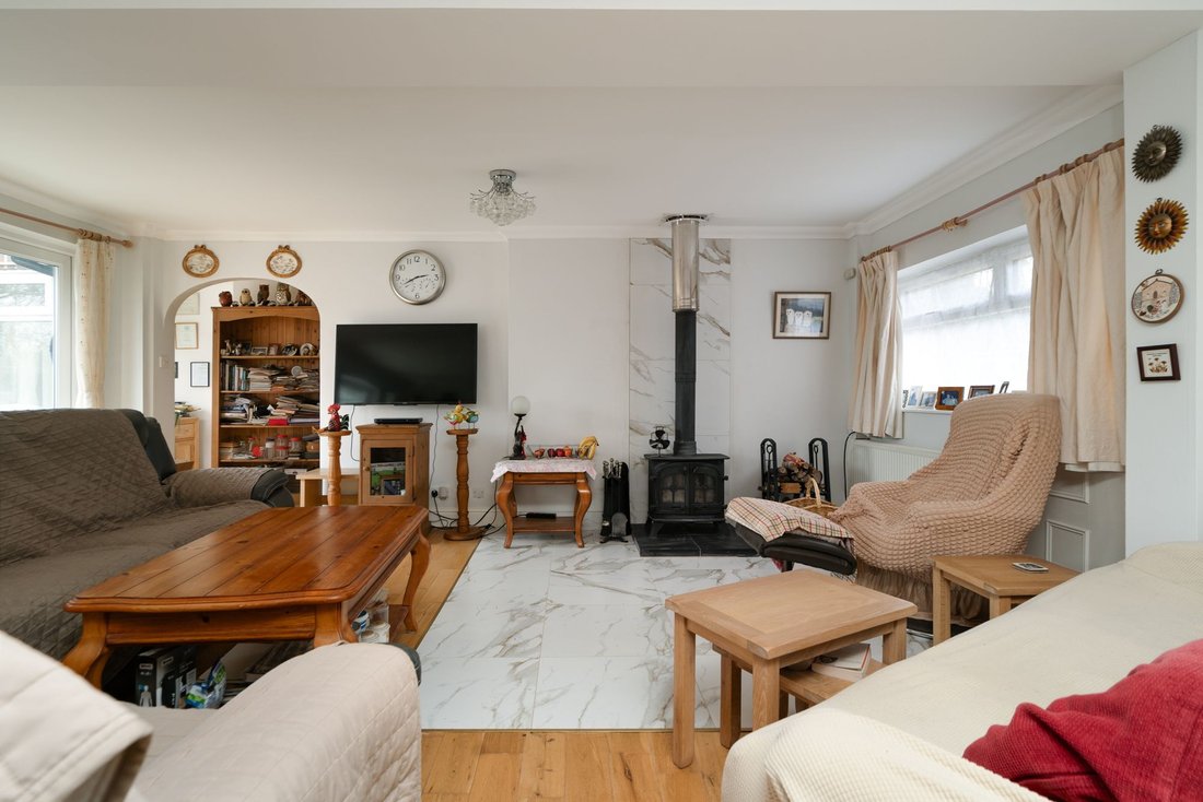 Bungalow in Woldingham, England 2 - 13586561