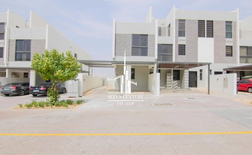 Villa in Damac Hills 2, Dubai, United Arab Emirates 1