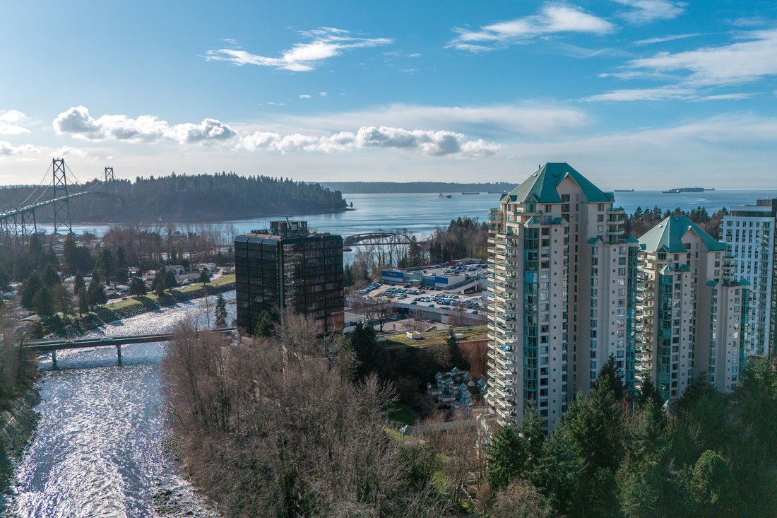 Condo in West Vancouver, British Columbia, Canada 1 - 17144627