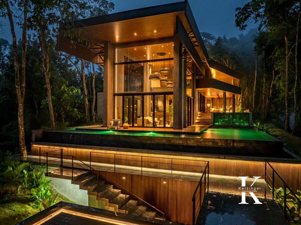 Villa in Cinco Esquinas, San José Province, Costa Rica 1 - 16769339