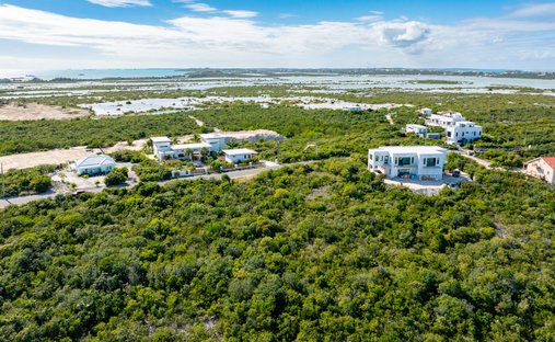 Land in Long Bay Hills, Caicos Islands, Turks- und Caicosinseln 1