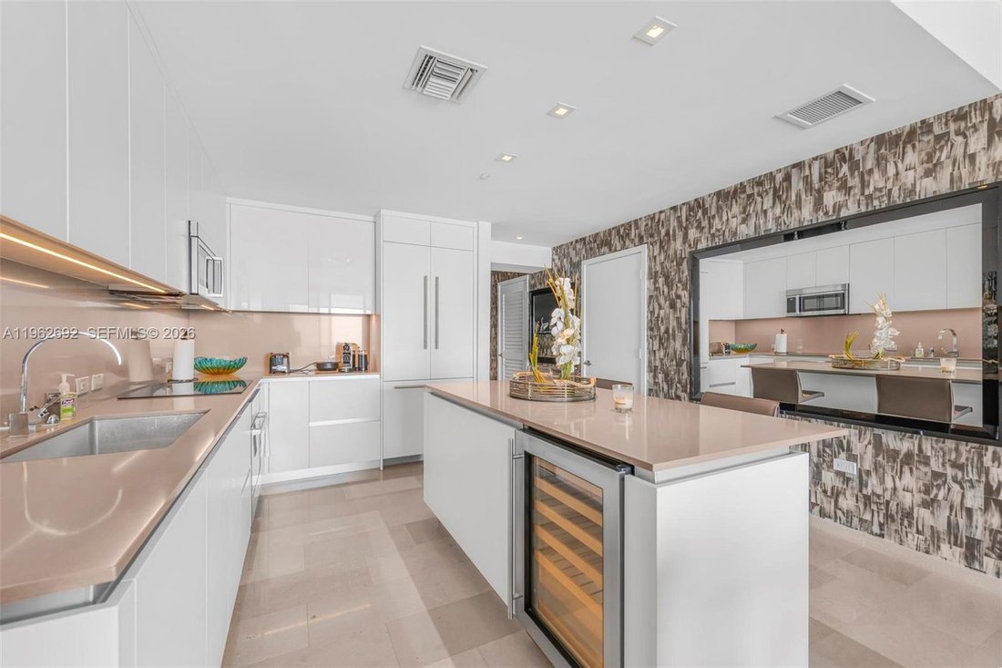 Condo in Miami, Florida, United States 2 - 17145023