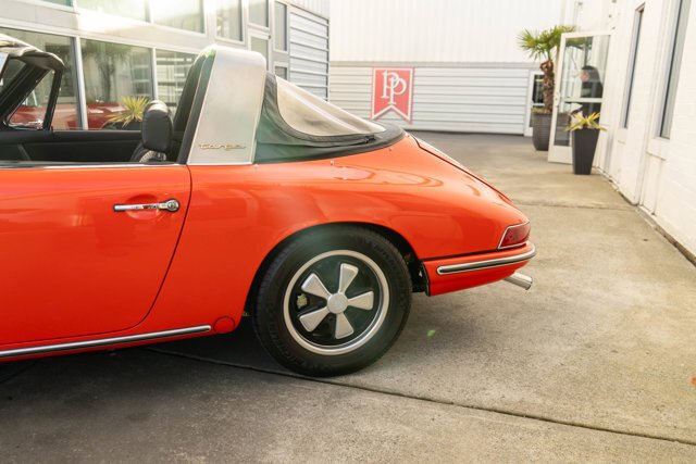 Cabriolet in Bellevue, WA, United States 5 - 17121931